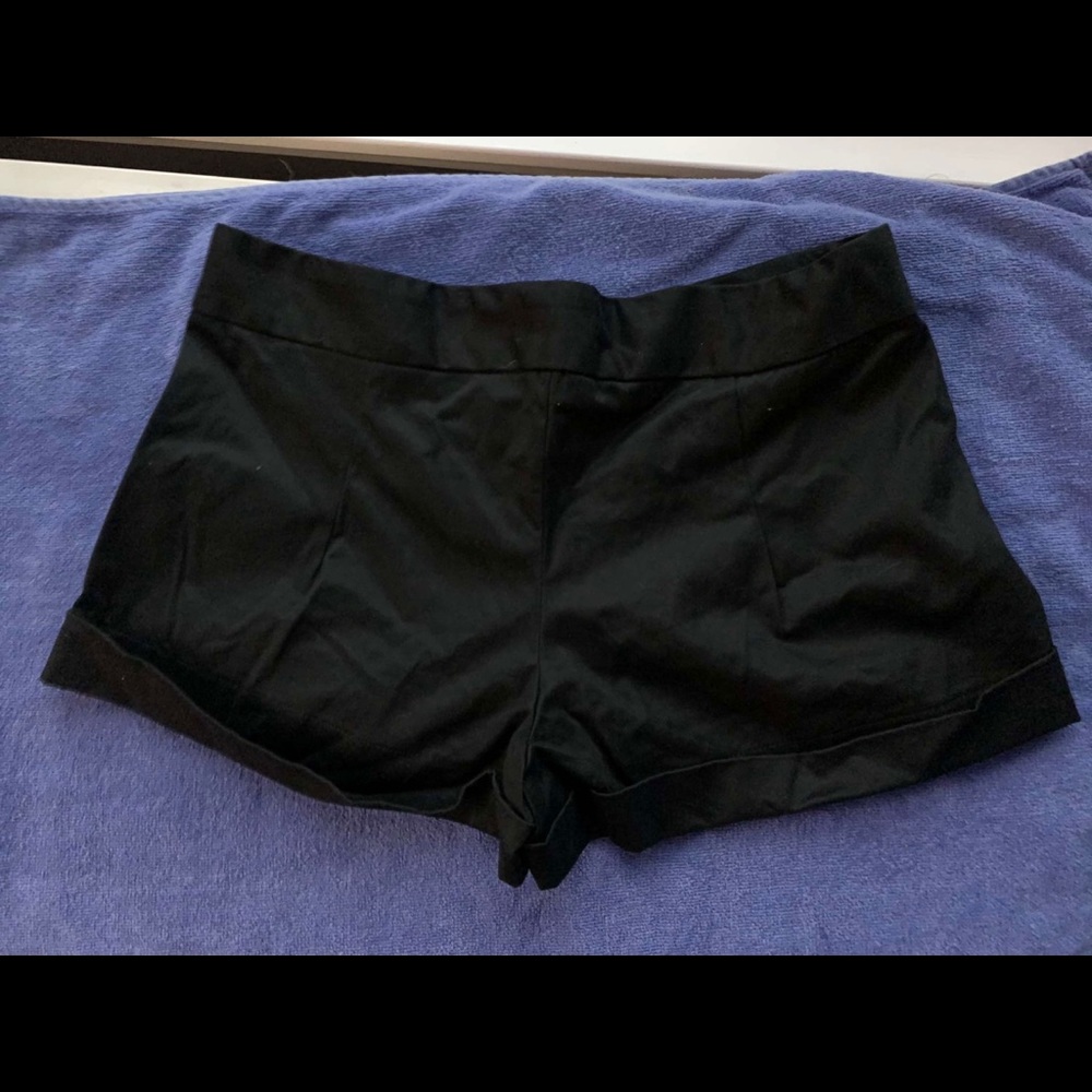 NWOT ⭐️ Authentic ⭐️ Black Julian Chang Dress Shorts - Picture 9 of 9